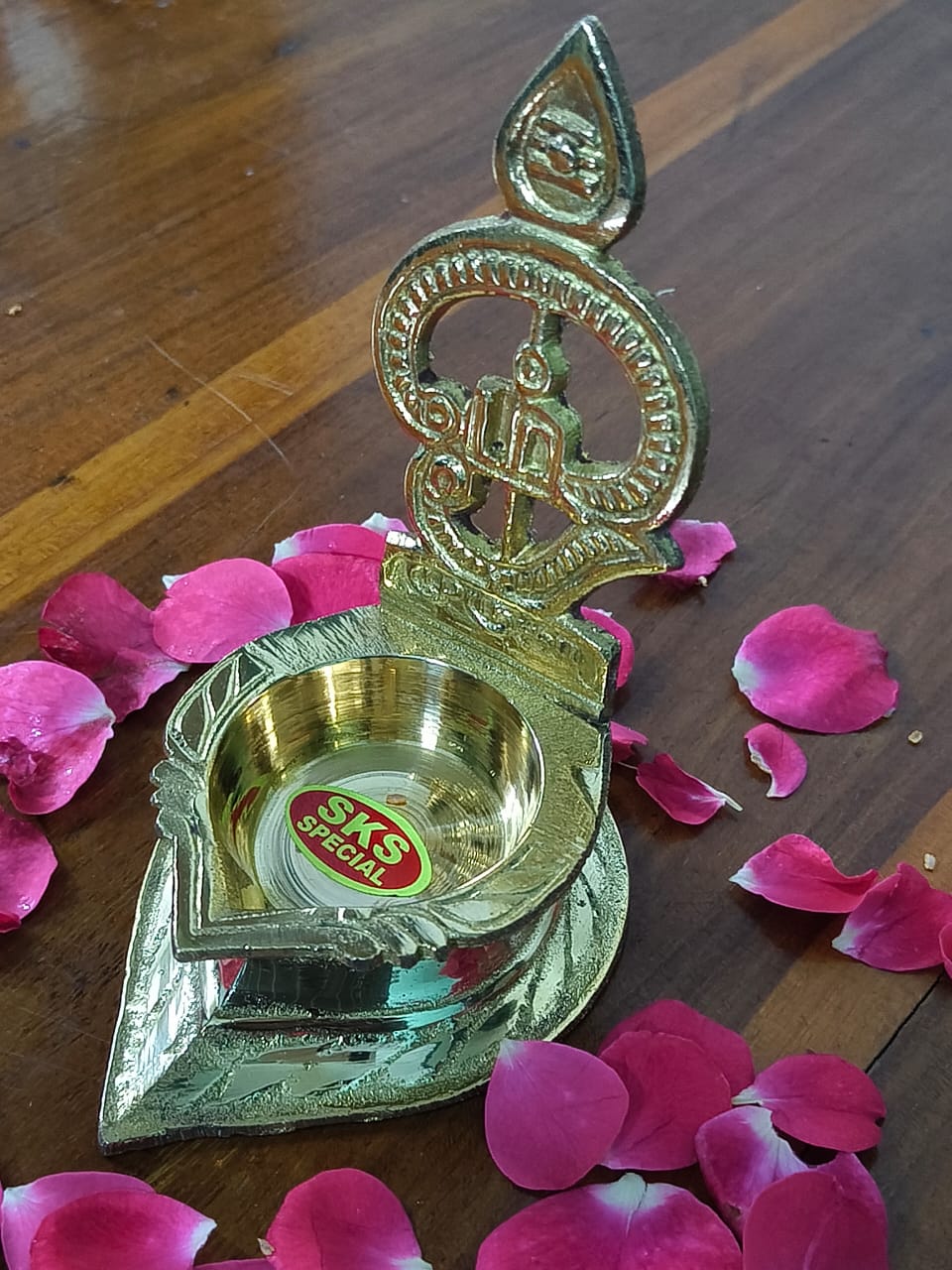 ஓம் விளக்கு – பித்தளை ஓம் வடிவ தீபம் | வேல் தீபம் | ஓம் வேல் விளக்கு